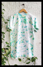 Load image into Gallery viewer, Minimalistic Tie Dye T shirt
