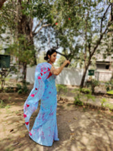 Load image into Gallery viewer, Gulabi Neela Amber Tie Dye Saree