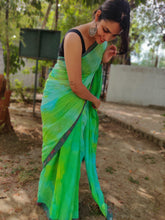 Load image into Gallery viewer, Rangeen Nazarein Tie Dye Saree