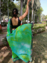 Load image into Gallery viewer, Rangeen Nazarein Tie Dye Saree